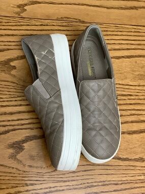 Skechers women’s 8 fit 8-8.5